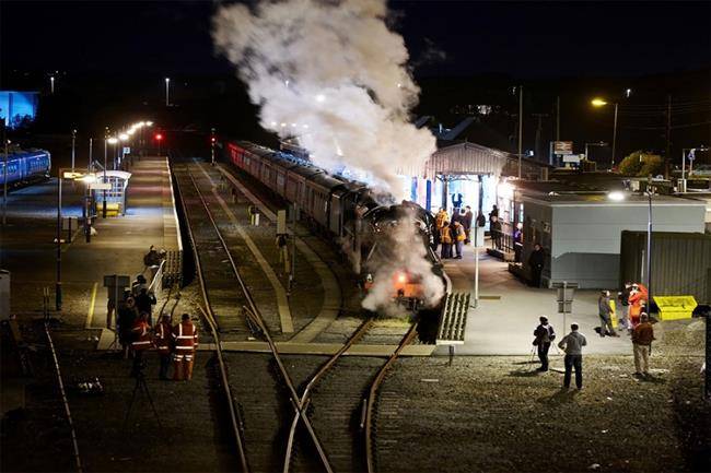 حادثه تصادف قطار با مردم در هند دهها کشته و مجروح برجای گذاشت