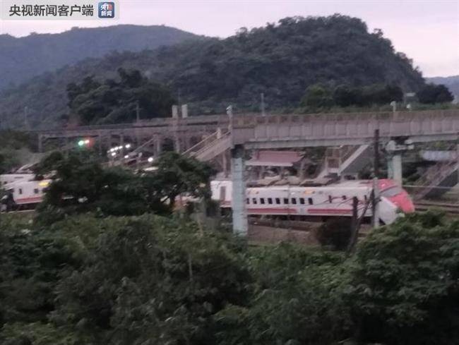 خروج قطار از ریل در تایوان/ 17 کشته و 101 نفر زخمی شدند