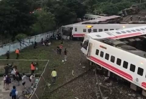 31 کشته و زخمی بر اثر خروج قطار از ریل در تایوان