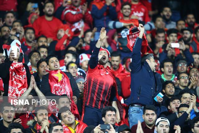 تشویق زیکو توسط هواداران پرسپولیس