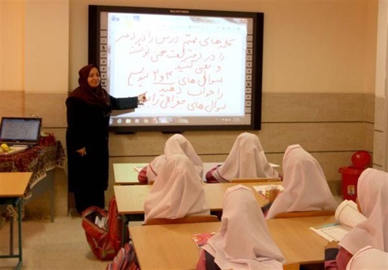 بررسی میزان حق‌الزحمه معلمان در کمیسیون آموزش مجلس