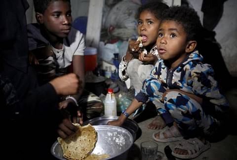  غذا، لباس، دارو؛ مردم یمن هم مانند ما زندگی می‌خواهند