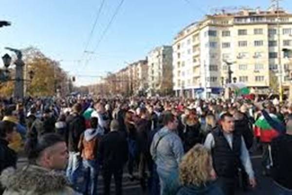 اعتراض هزاران بلغاری به گرانی سوخت و فقر