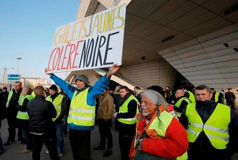 نخست وزیر فرانسه احتمال توافق با معترضان را رد کرد
