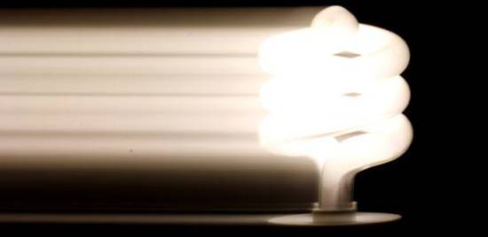 لامپ های کم مصرف چه عوارض و معایبی دارند؟