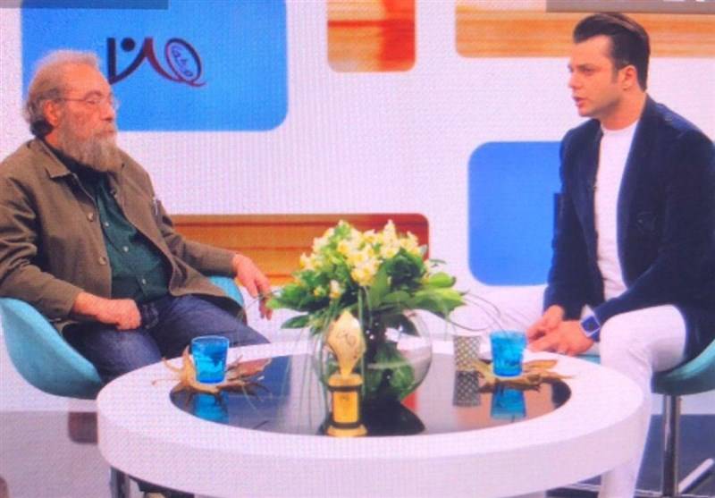 عملکرد غیرحرفه‌ای مجری برنامه من و شما در مصاحبه زنده با مسعود فراستی+فیلم