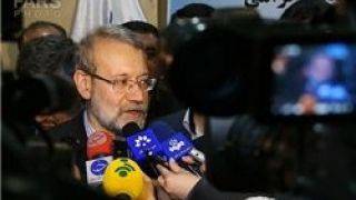 در بدو ورود به فرودگاه تهران؛			لاریجانی تصریح کرد: پیمان‌های پولی آسیایی راهی برای ناکارآمد کردن تحریم‌های آمریکایی
