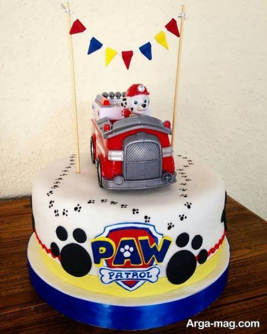 کیک تولد با تزیین سگهای نگهبان 