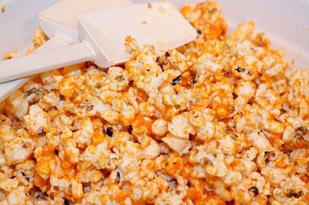 فوت و فن آشپزی طرز تهیه تنقلات خانگی طرز تهیه پفیلا در ماکروفر طرز تهیه پفیلا پنیری طرز تهیه پاپ کورن ذرت بو داده خواص پفیلا خلاقیت آشپزی پفیلا طعم دار آشپزی ساده سریع و آسان