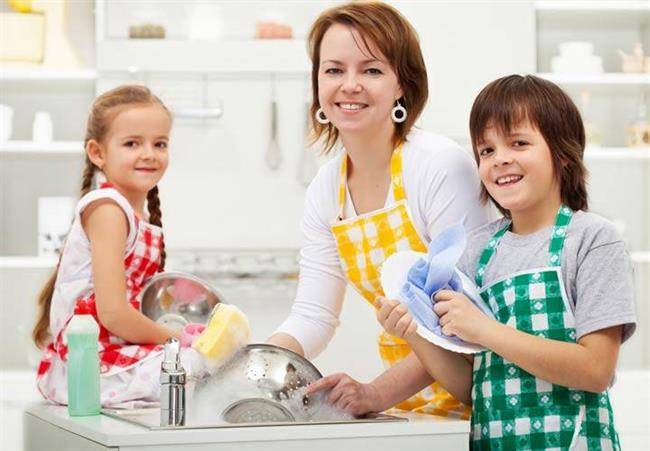 کمک کردن کودکان در کارهای خانه