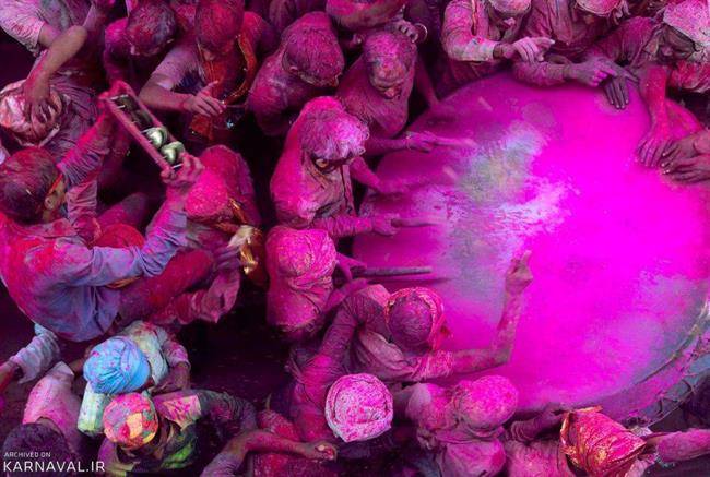 جشن رنگ ها در شهر بارسانا هندوستان ؛ Photo by : Jassi Oberai