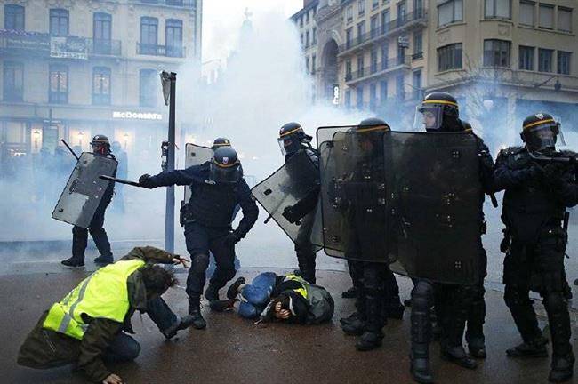 سکوت مجامع و سازمان‌های بین المللی حقوق بشری در مقابل خشونت دولت فرانسه علیه معترضان