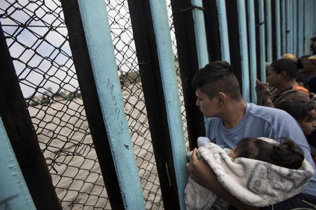 بحران تمام عیار انسانی در مرز آمریکا و مکزیک/در مرز‌های آمریکا چه بر سر کودکان مهاجر می‌آید؟