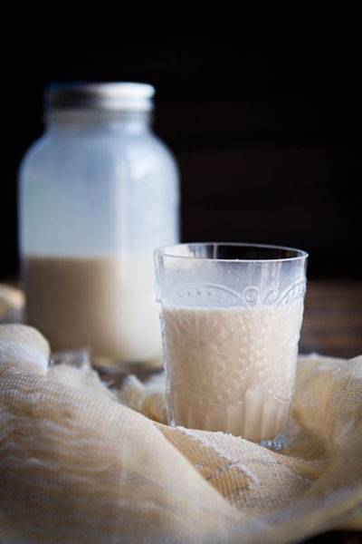 شیر بادام ؛ شیر گیاهی خوشمزه و پر خاصیت با چندین طعم مختلف
