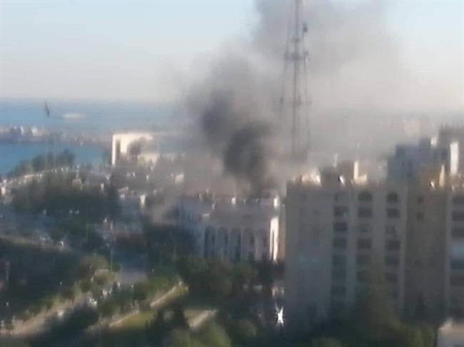 حمله مسلحانه به ساختمان وزارت خارجه لیبی/یک عامل انتحاری منفجر شد