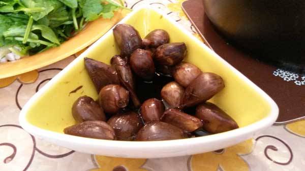 طرز تهیه سیر ترشی با شیره انگور