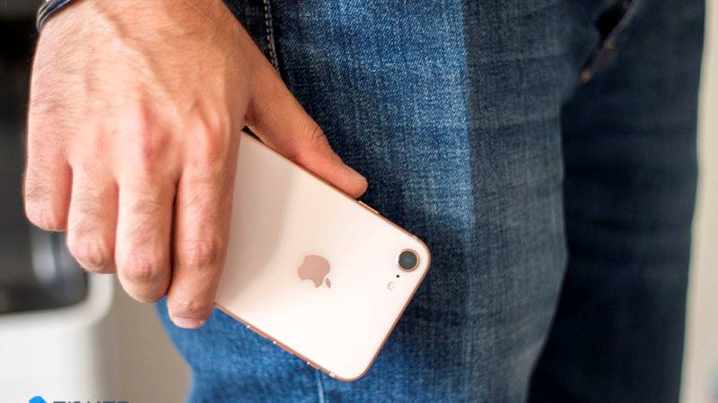 اپل تعویض ارزان باتری آیفون را عامل کاهش فروش مدل های جدید می داند