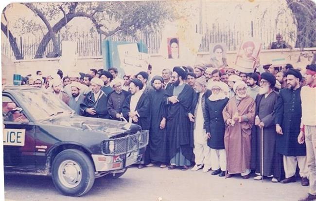 ماجرای خودروی حامل رهبر معظم انقلاب که روی دست مردم پاکستان بلند شد