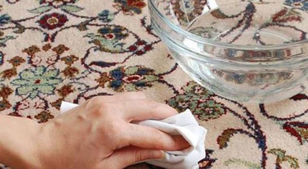 روش هایی برای پاک کردن لکه انار از روی لباس، دست، فرش و مبل