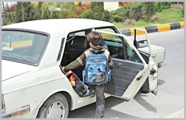 18 خودروی سواری متخلف سرویس مدارس توقیف شدند