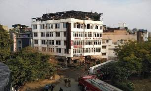 شمار تلفات آتش سوزی هتلی در دهلی به 17 نفر رسید+ تصاویر