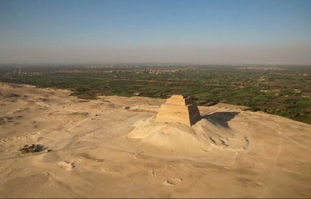کشف اسکلت دختر 13 ساله در کنار هرم مصر