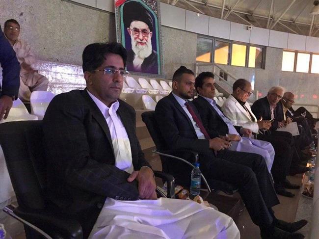 تصویری از رییس فدراسیون بوکس با لباس محلی تصویری از رییس فدراسیون بوکس با لباس محلی