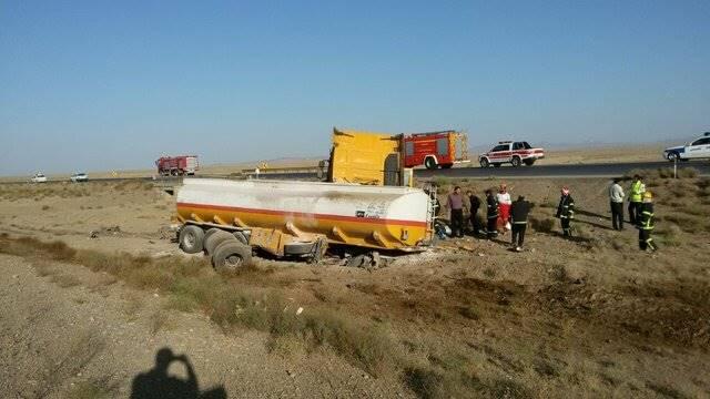 انحراف تانکر حمل بنزین هواپیما در جاده قدیم رشت