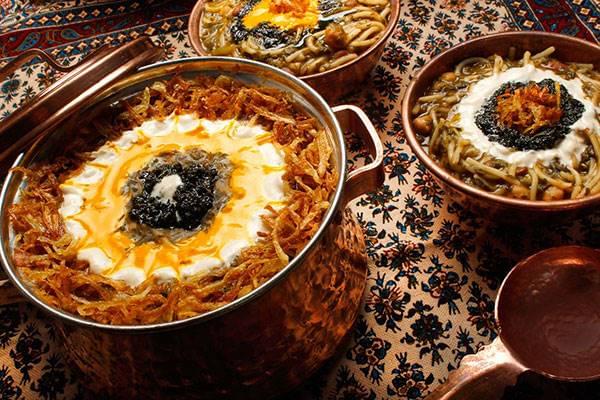 پای غذاهای سنتی در میان است