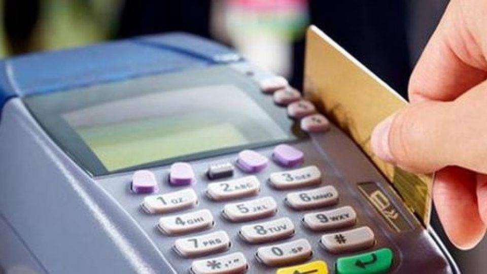 هشدار پلیس فتا به مسافران نوروزی/ کارت های بانکی خود را در اختیار فروشندگان قرار ندهید