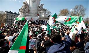 ارتش الجزایر از انتقال قدرت سیاسی حمایت کرد/ وزارت کشور الجزایر به 10 حزب سیاسی مجوز فعالیت داد