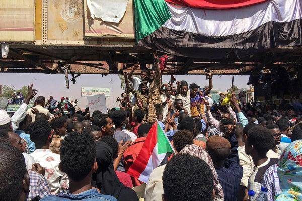 عبدالفتاح برهان رئیس شورای انتقالی سودان شد/کشته و مجروح شدن 36 تن از معترضان سودانی در تظاهرات 2 روز گذشته