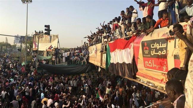 عبدالفتاح برهان رئیس شورای انتقالی سودان شد/کشته و مجروح شدن 36 تن از معترضان سودانی در تظاهرات 2 روز گذشته