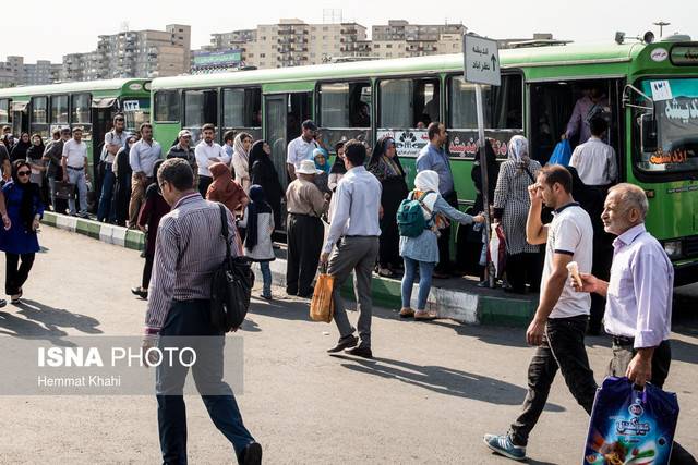 تبدیل برخی ایستگاه‌های اتوبوس کرج به انبار دستفروشان