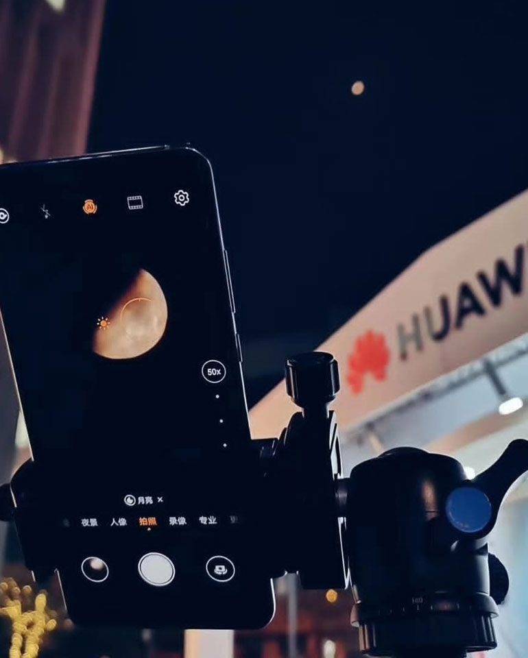 گوشی Huawei P30 Pro با چه ویژگی‌هایی توانسته از ماه عکس‌هایی بسیار نزدیک بگیرد