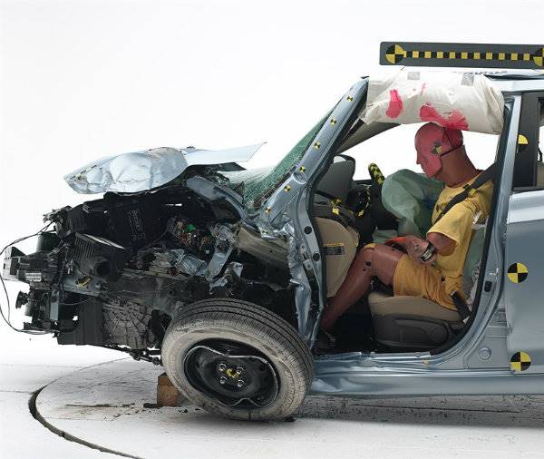 2013-hyundai-accent-small-overlap-crash-test