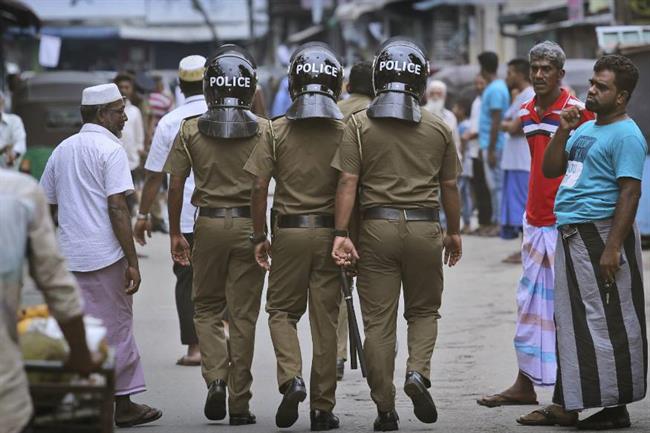 انفجار‌های اخیر در سریلانکا مراسم کلیسای کاتولیک را کنسل کرد/ تیراندازی شب گذشته جان 15 نفر را گرفت