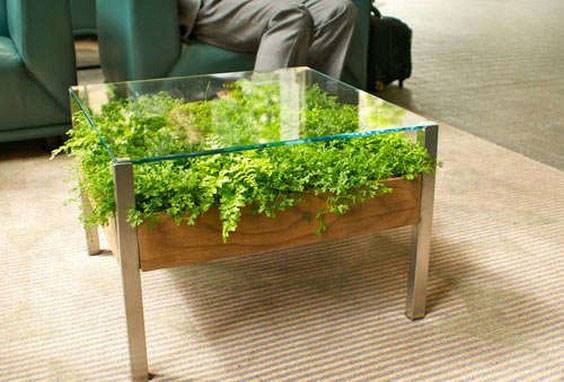 تزیین زیر میز شیشه ای با گل و گیاه
