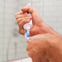 چرا پس از مسواک زدن نباید دهان را شست!