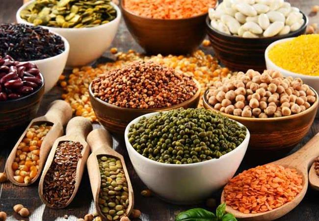 یکی از راه ها برای کاهش اسید اوریک بالا، کاهش مصرف مواد غذایی سرشار از پورین است.