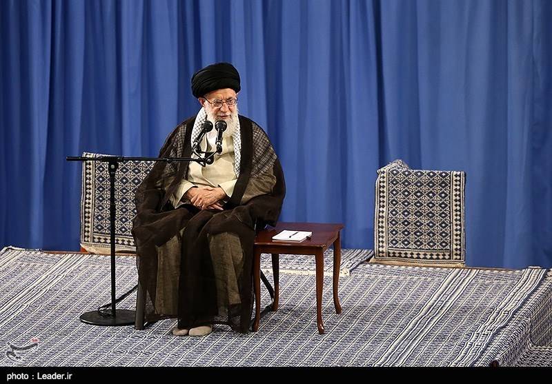 امام خامنه‌ای:گزینه قطعی ملت ایران مقاومت است/ مذاکره سم است؛ جنگ هم نمی‌شود