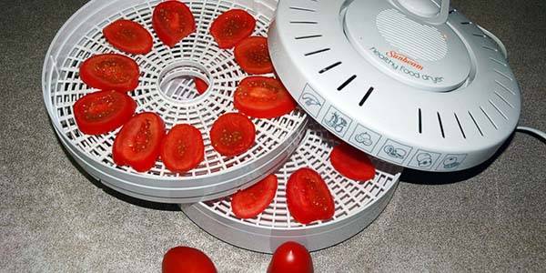 خشک کردن گوجه با 4 روش آسان و پر کاربرد