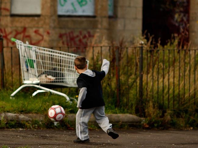 بیش از نیم میلیون کودک در انگلیس در فقر به سر می‌برند