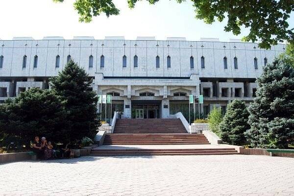 آستان قدس و کتابخانه ملی قرقیزستان تفاهمنامه همکاری امضا می‌کنند