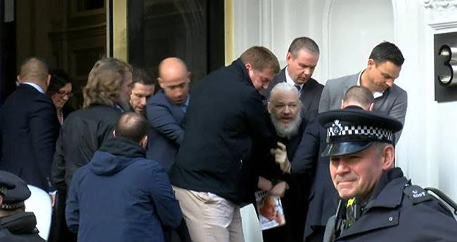 بازداشت آسانژ توسط پلیس بریتانیا