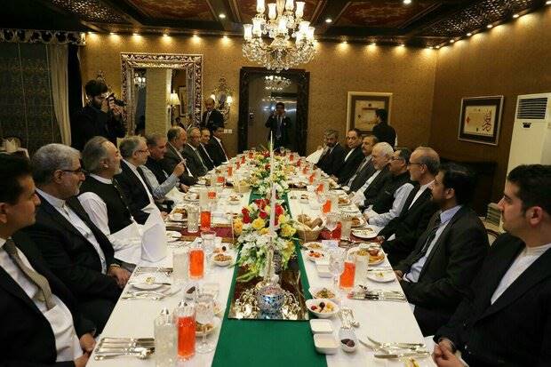 ظریف به ضیافت افطار وزیر خارجه پاکستان رفت