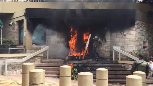 حمله به سفارت آمریکا در هندوراس/معترضان هندوراسی سفارت را به آتش کشیدند