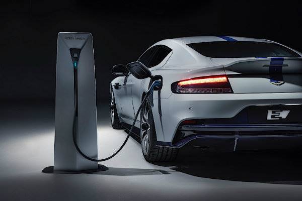 2020-aston-martin-rapide-e-in-the-uk-for-the-first-time-heads-to-silverstone_7