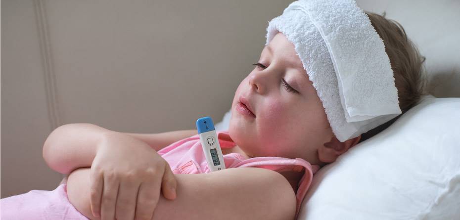 راهکارهای موثر برای پایین آوردن تب کودک
