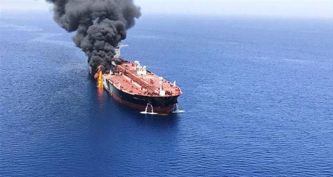 نفتکش آسیب دیده در دریای عمان توسط اشیا هوایی مورد حمله قرار گرفت